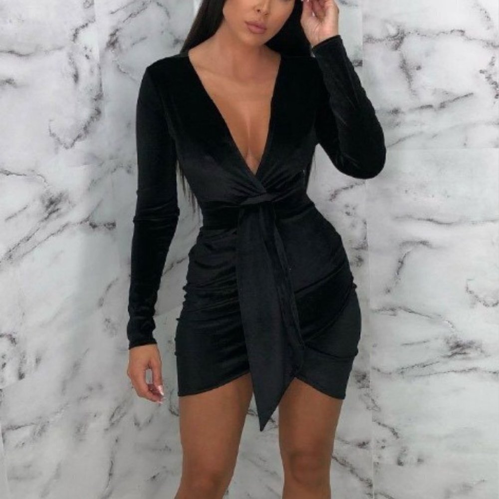 Femme Luxe Women's Meesha Black Velvet Tie Front Bodycon Mini Dress - L